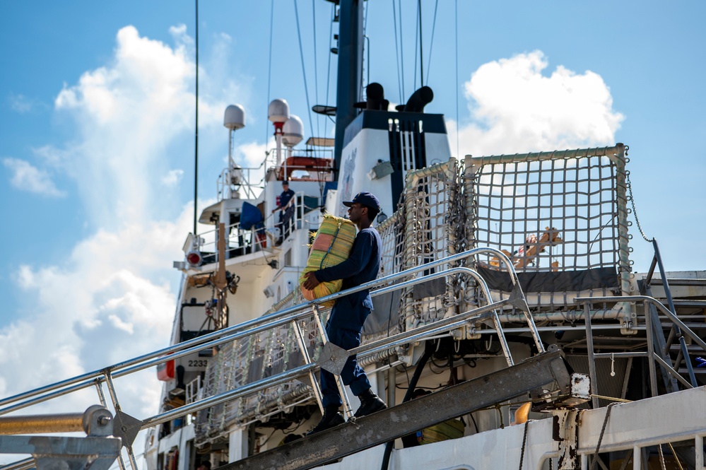 Coast Guard offloads more than $3 million in illegal narcotics in Miami Beach