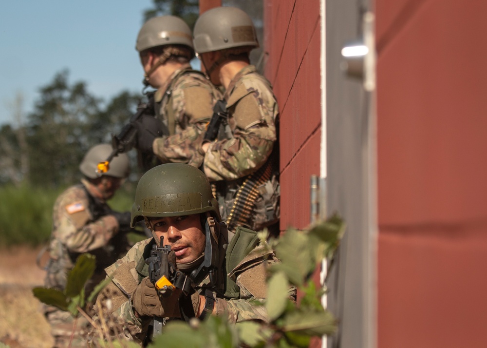 Practice makes leaders: Army National Guard officer candidates raid Leschi Town during OCS Phase III