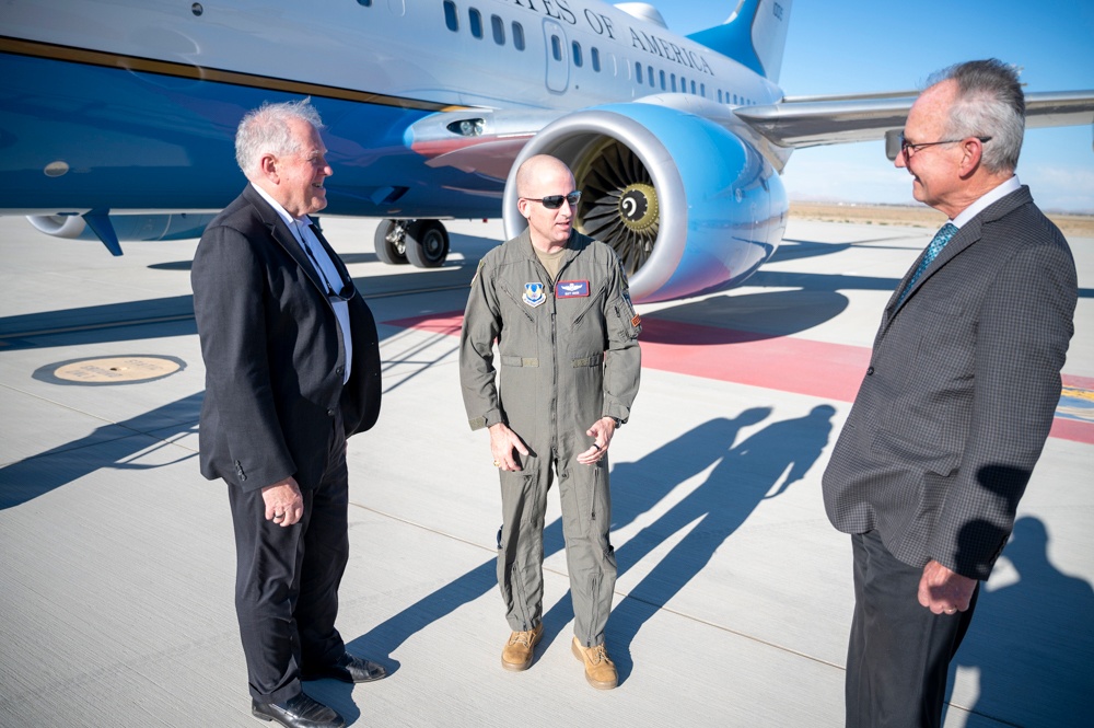 SECAF VISITS EDWARDS 412TH TEST WING OPERATING LOCATION PLANT 42