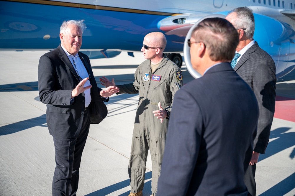 SECAF VISITS EDWARDS 412TH TEST WING OPERATING LOCATION PLANT 42