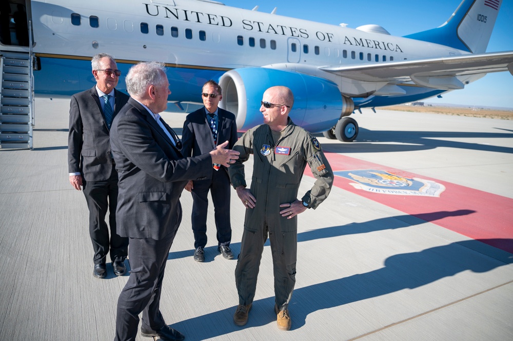 SECAF VISITS EDWARDS 412TH TEST WING OPERATING LOCATION PLANT 42