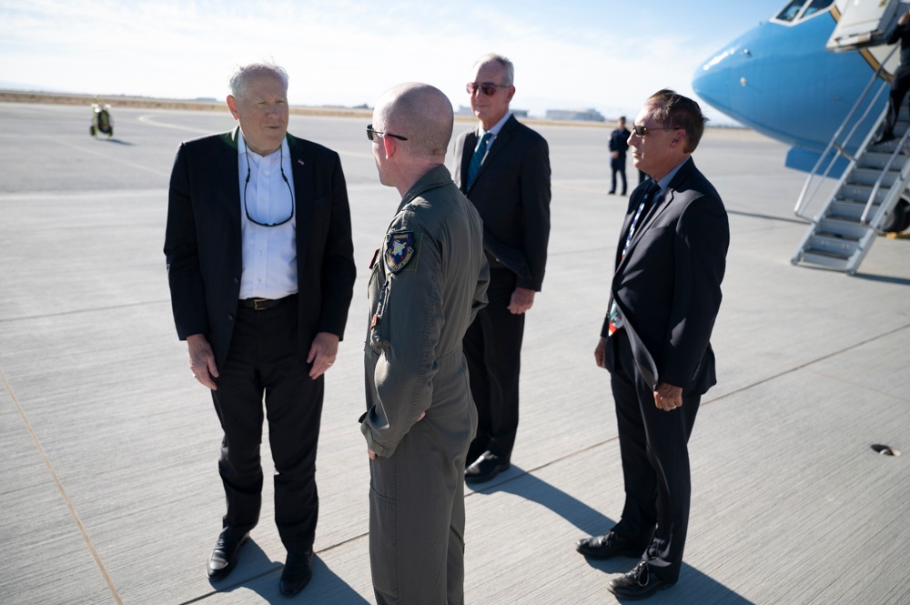 SECAF VISITS EDWARDS 412TH TEST WING OPERATING LOCATION PLANT 42