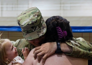 3rd Battalion, 69th Armor Regiment Soldiers return home