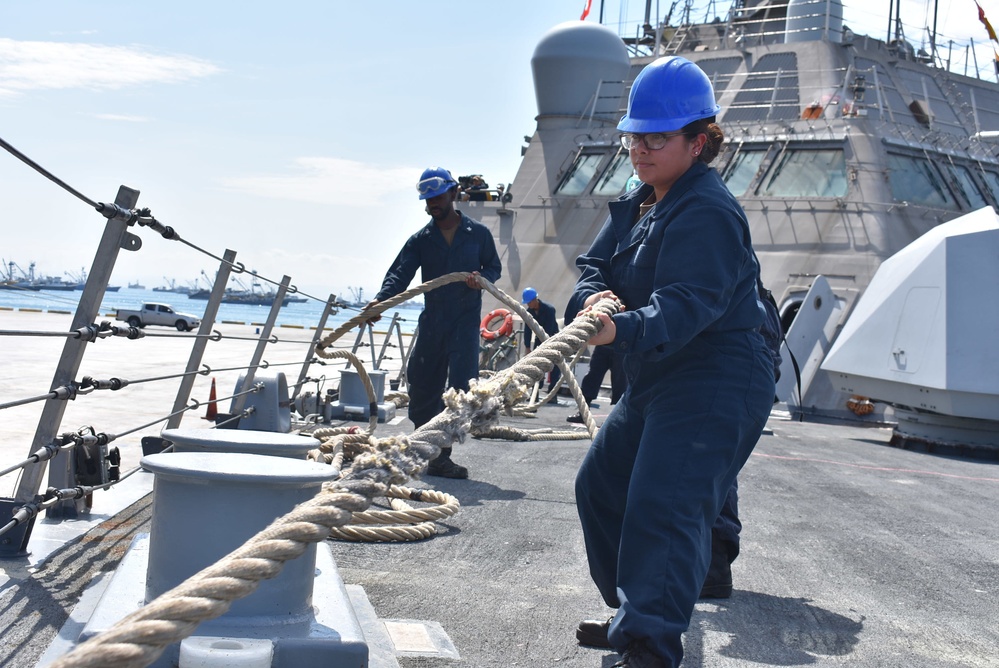 USS Billings Departs Manta, Ecuador