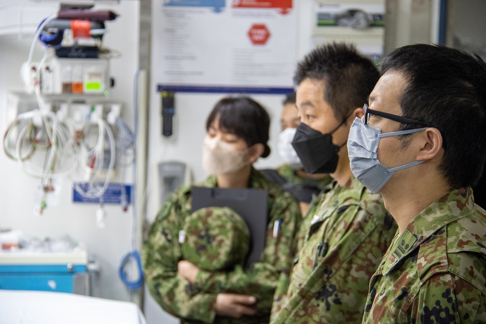 Japan Ground Self-Defense Force (JGSDF) Medical Service School tours NMRTC Yokosuka