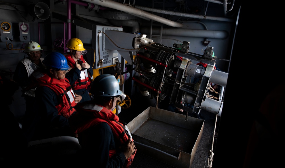 BATAAN CONDUCTS REPLENISHMENT AT SEA