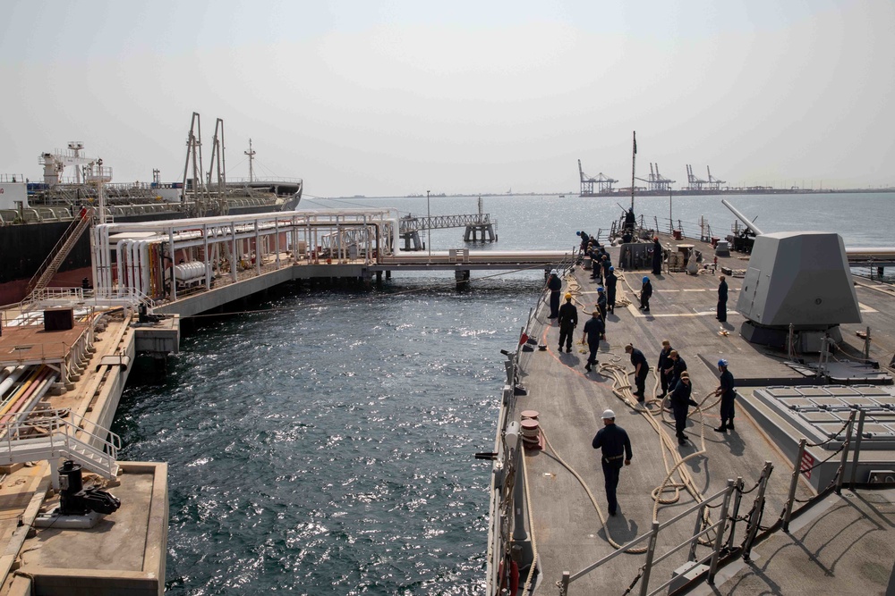 USS Nitze Refuels in Djibouti