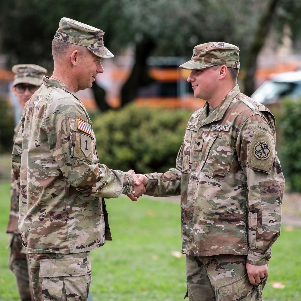 Maj. Gen. Wasmund recogonizes 207th MIB-T Soldiers
