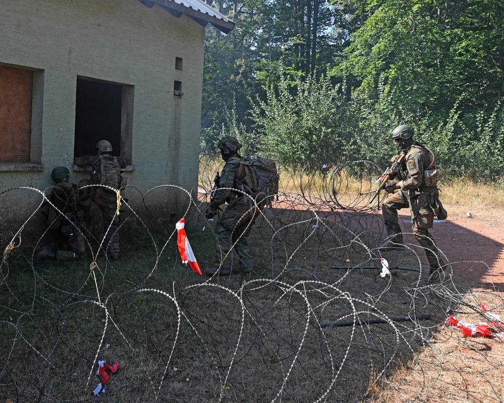German Skysoldiers conduct Training on U.S. Training Area