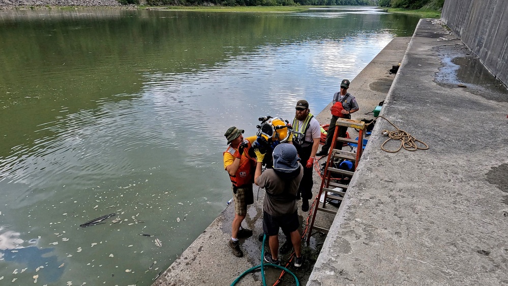 USACE Dive OPS at Mount Morris Dam