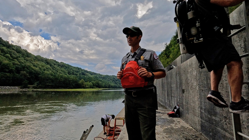 USACE Dive OPS at Mount Morris Dam