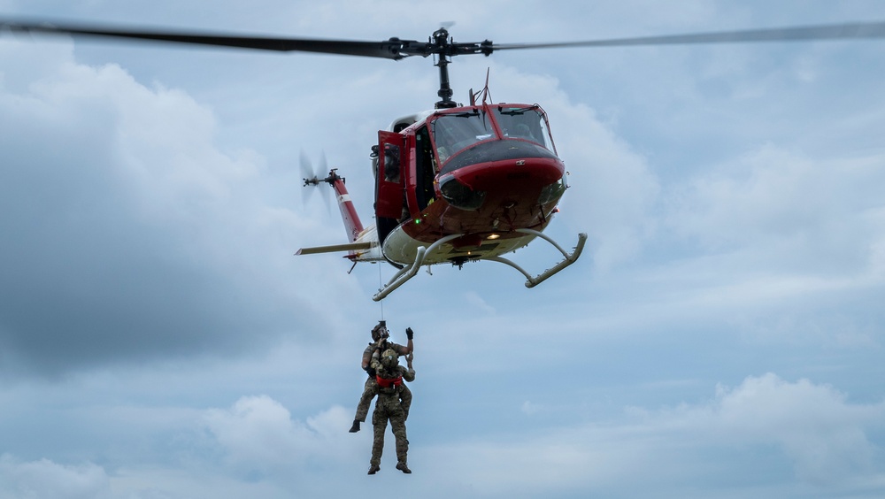 Eglin helo lifts special operators