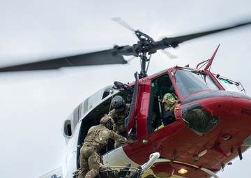 Eglin helo lifts special operators
