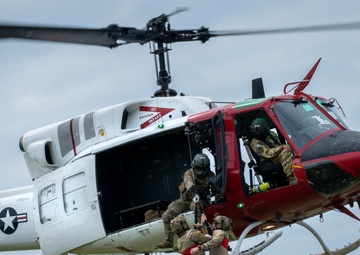 Eglin helo lifts special operators