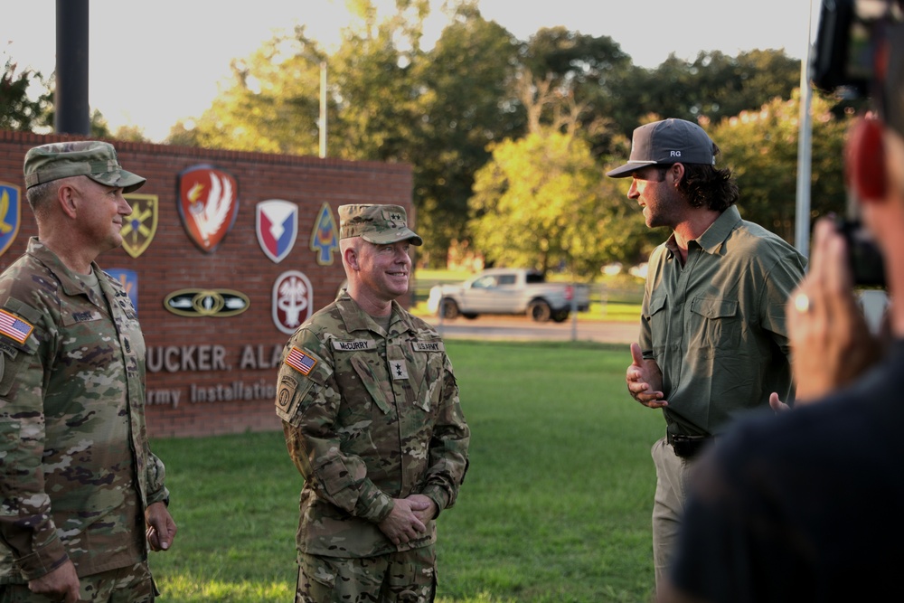 Riley Green Meets Fort Rucker Command Team