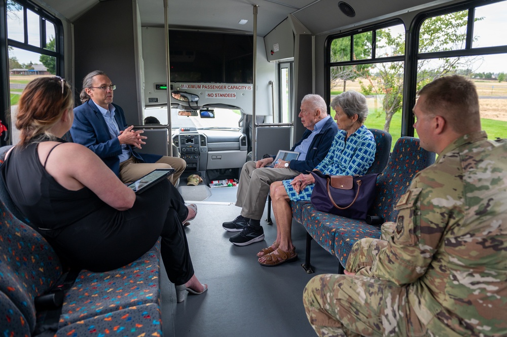 Former 92nd Bombardment Wing commander, retired General Shaud visits Fairchild