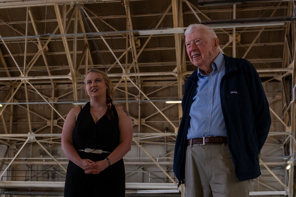 Former 92nd Bombardment Wing commander, retired General Shaud visits Fairchild