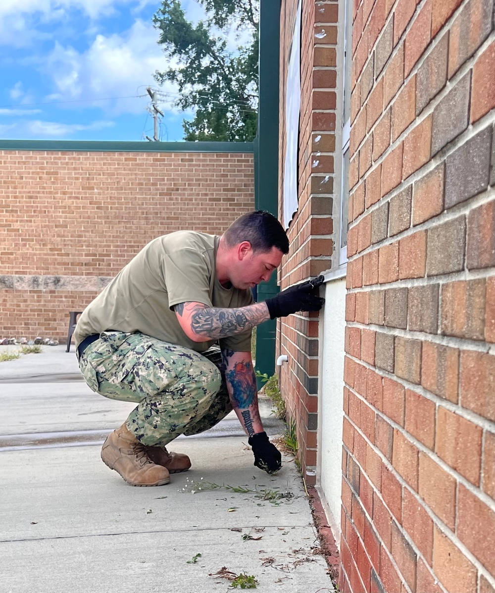 Military Members Volunteer During 6th Annual Servicing Our Schools Initiative