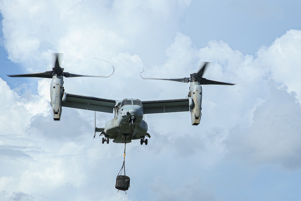 Marines with Combat Logistics Battalion 4 conduct Helicopter Support Team training