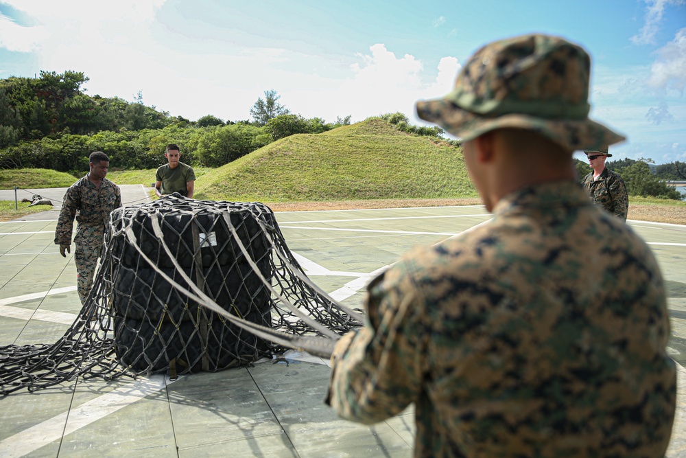 Marines with Combat Logistics Battalion 4 conduct Helicopter Support Team training