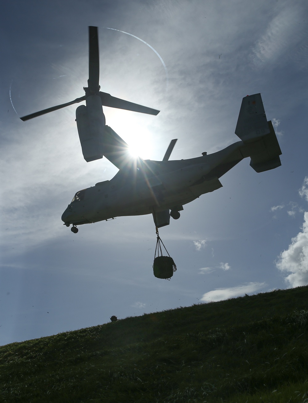 Marines with Combat Logistics Battalion 4 conduct Helicopter Support Team training