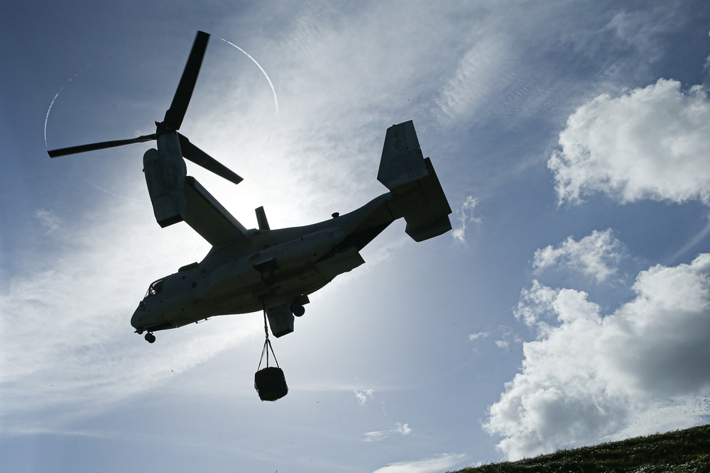 Marines with Combat Logistics Battalion 4 conduct Helicopter Support Team training