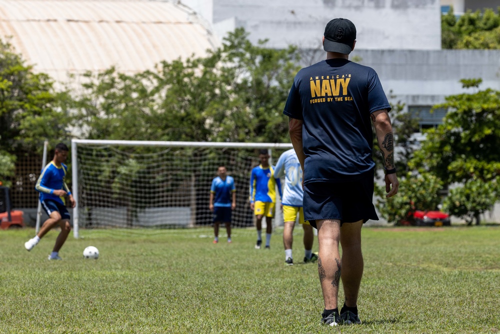 USNS Burlington and Colombian Sailors Play Together in Soccer