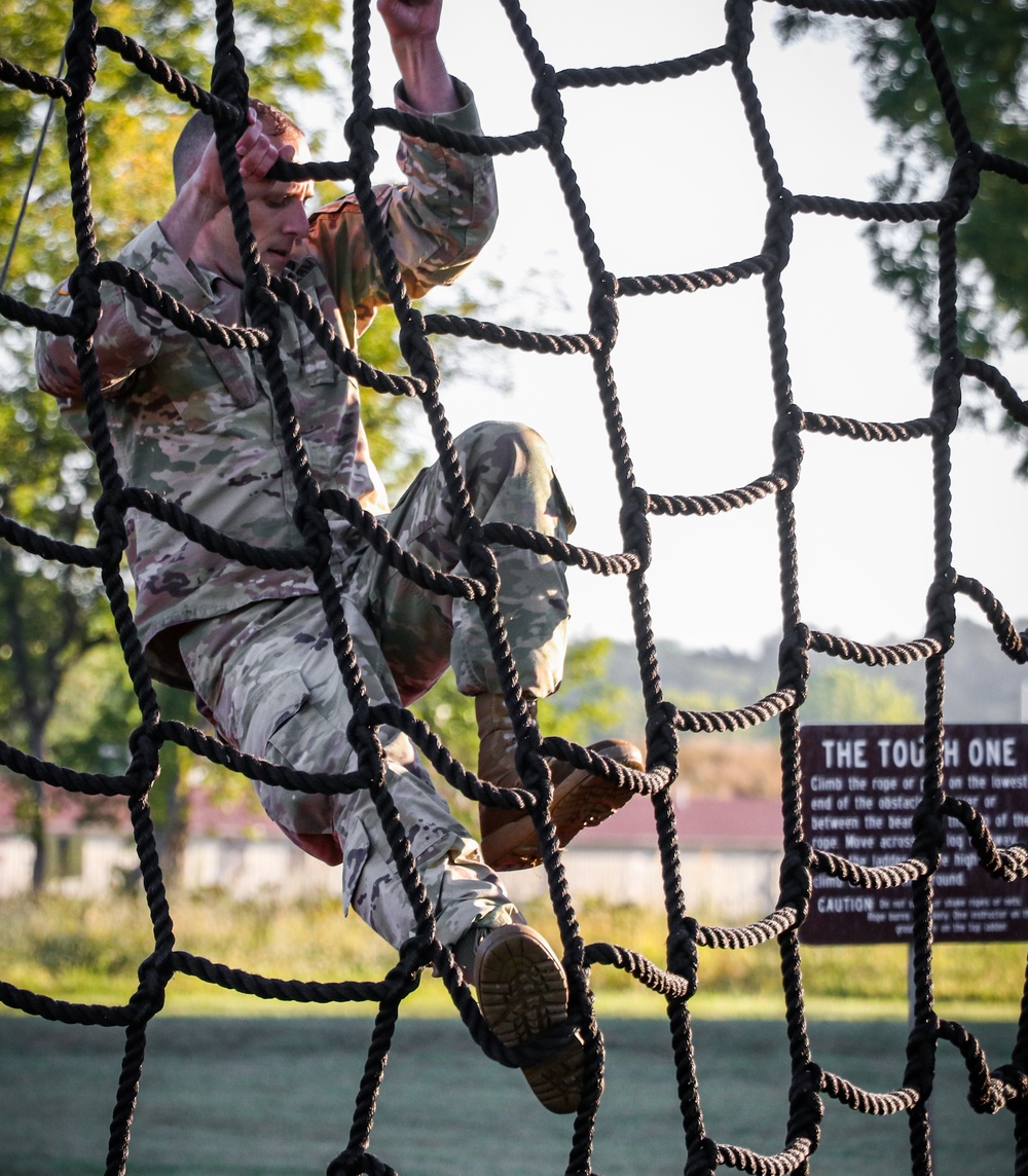 Soldiers, Airmen conquer day zero of U.S. Air Assault Course