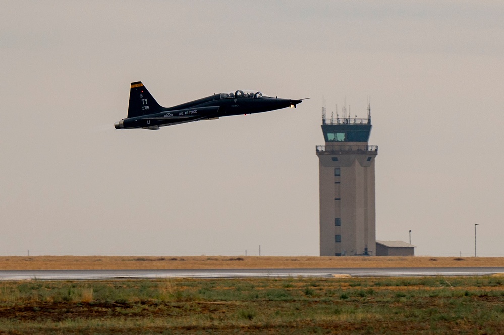 T-38s, F-35As take over Gunfighter Country