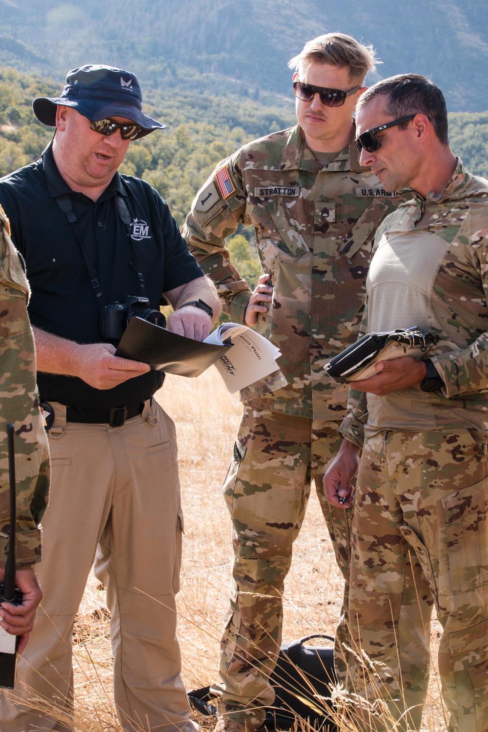 Soldiers with 2nd General Support Aviation Battalion, 211th Aviation Regiment, Utah National Guard, conduct sling-load operations