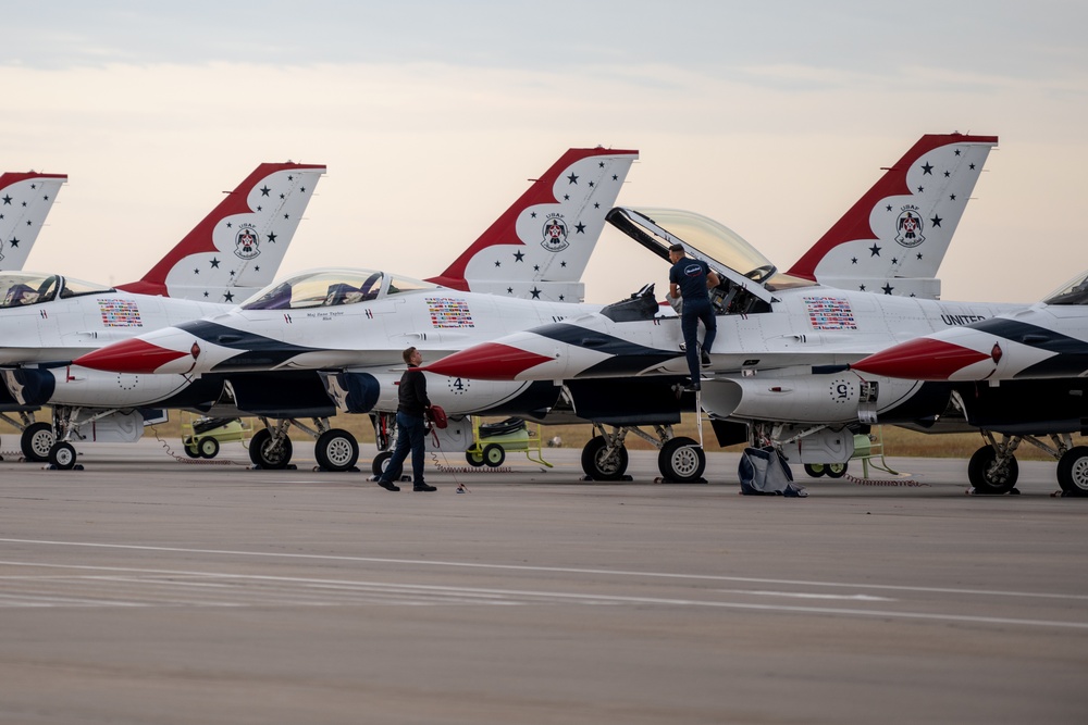 Frontiers in Flight: Airshow participants arrive