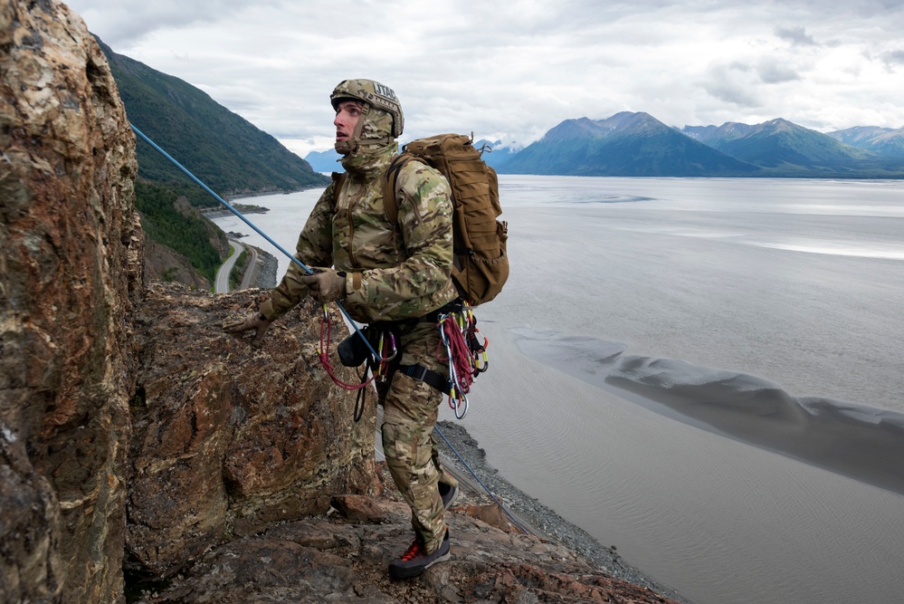 3rd ASOS TACPs conduct mountaineering training in Alaska