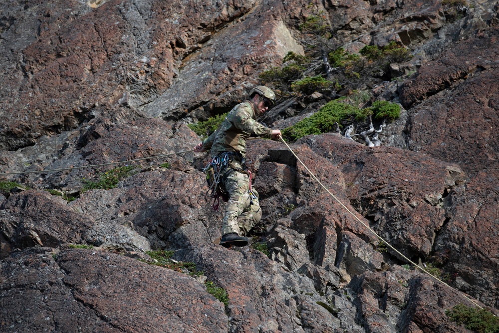 3rd ASOS TACPs conduct mountaineering training in Alaska