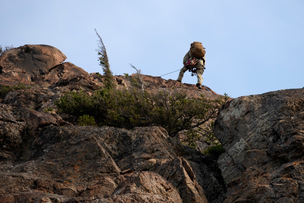 3rd ASOS TACPs conduct mountaineering training in Alaska