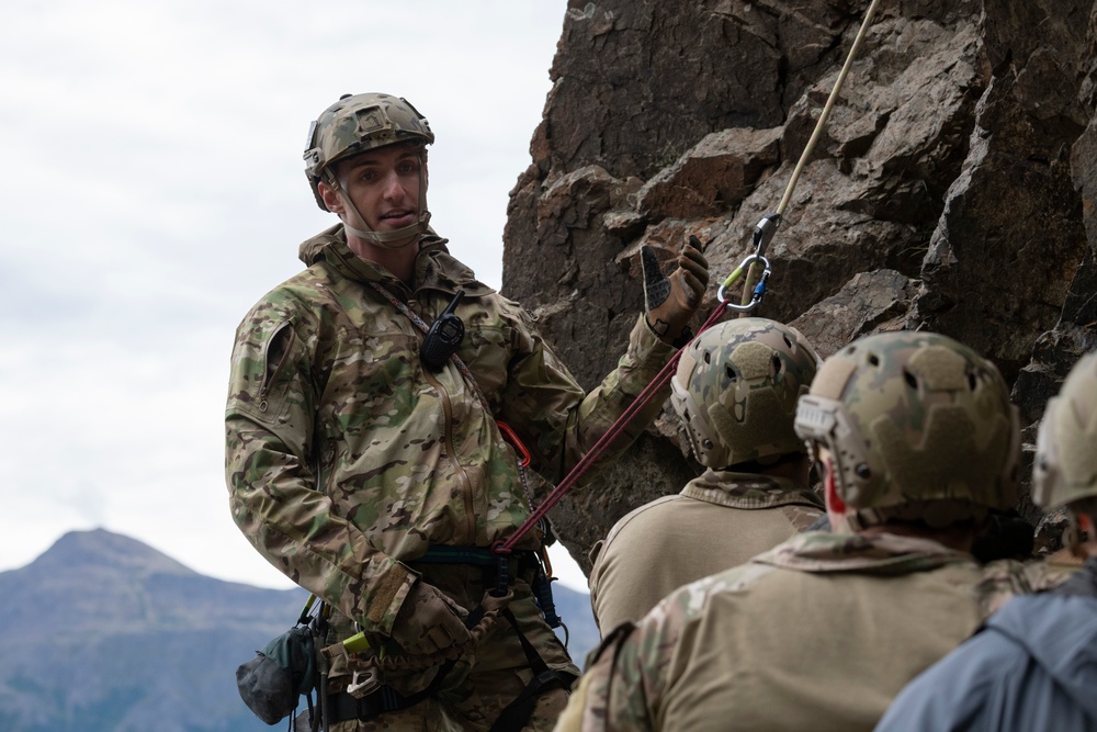 3rd ASOS TACPs conduct mountaineering training in Alaska