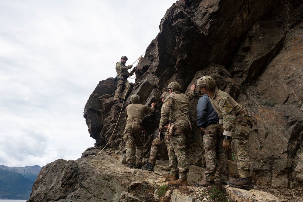 3rd ASOS TACPs conduct mountaineering training in Alaska
