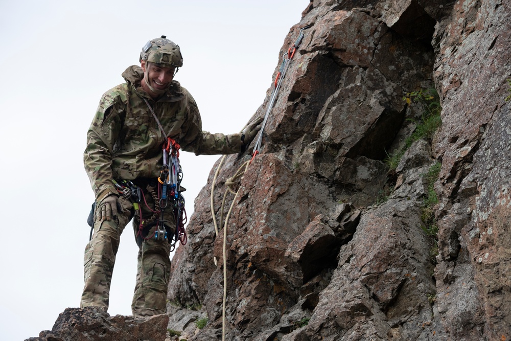 3rd ASOS TACPs conduct mountaineering training in Alaska