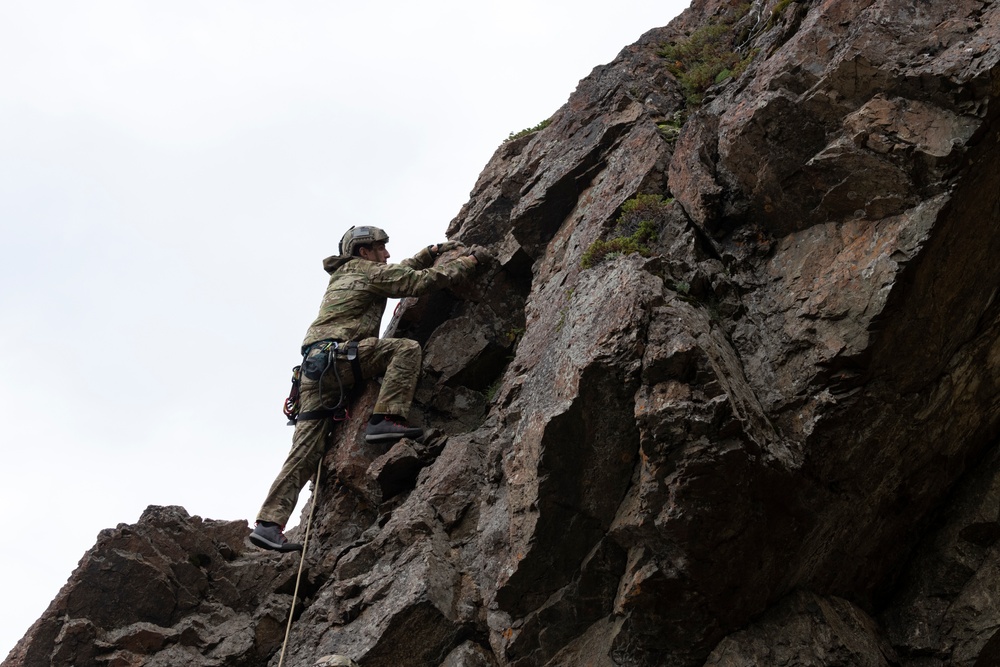 3rd ASOS TACPs conduct mountaineering training in Alaska