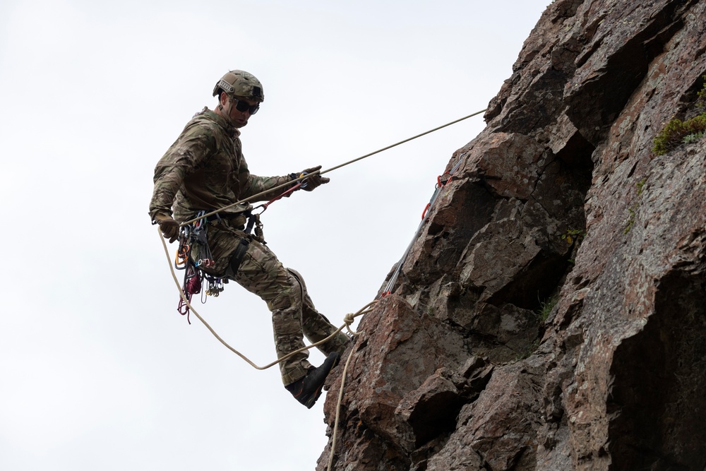 3rd ASOS TACPs conduct mountaineering training in Alaska