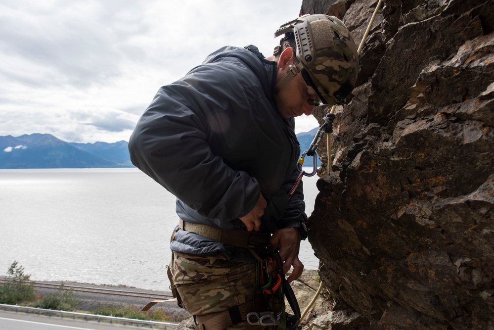 3rd ASOS TACPs conduct mountaineering training in Alaska