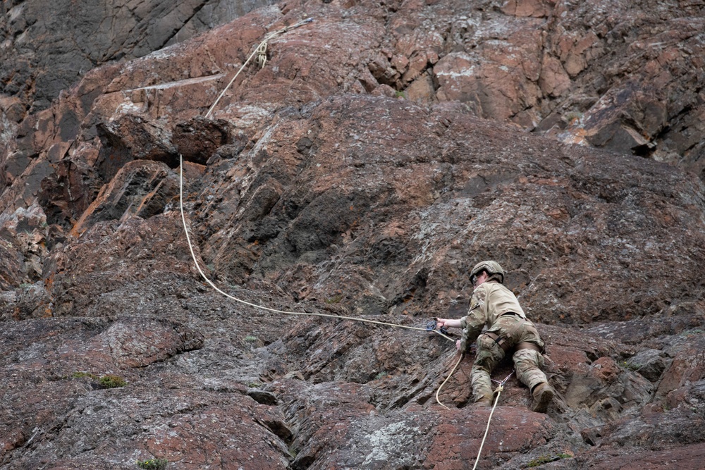 3rd ASOS TACPs conduct mountaineering training in Alaska