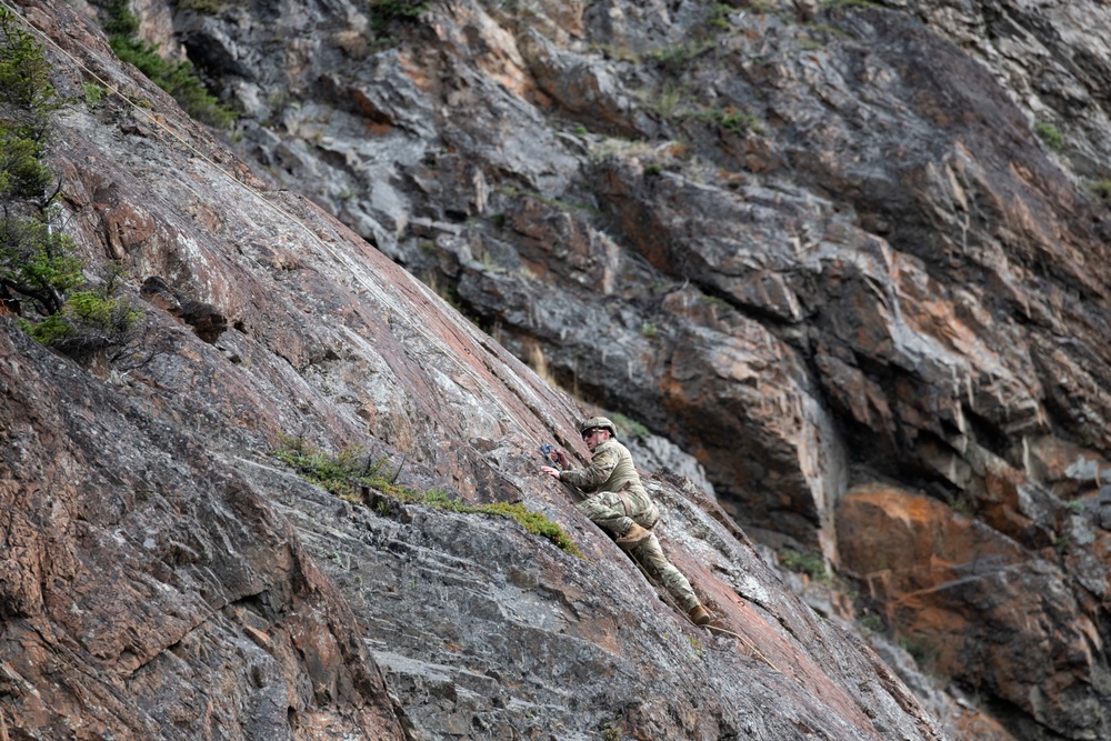 3rd ASOS TACPs conduct mountaineering training in Alaska