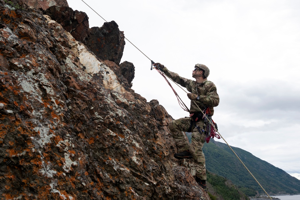 3rd ASOS TACPs conduct mountaineering training in Alaska