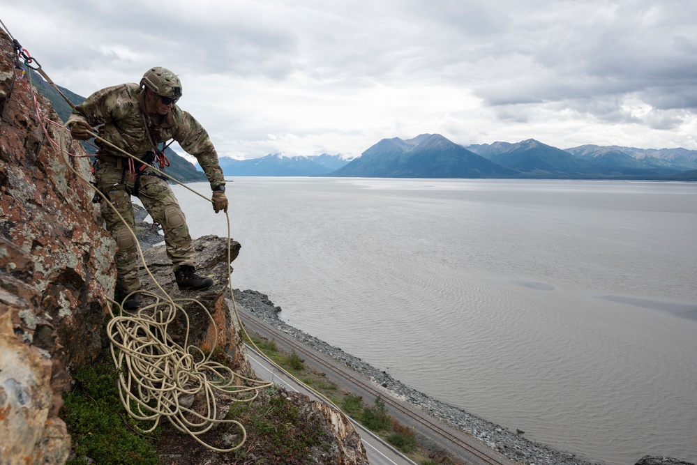 3rd ASOS TACPs conduct mountaineering training in Alaska