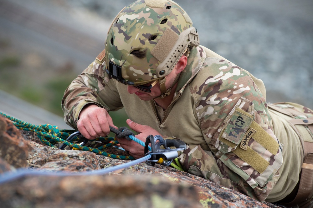 3rd ASOS TACPs conduct mountaineering training in Alaska
