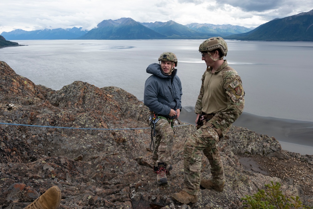 3rd ASOS TACPs conduct mountaineering training in Alaska