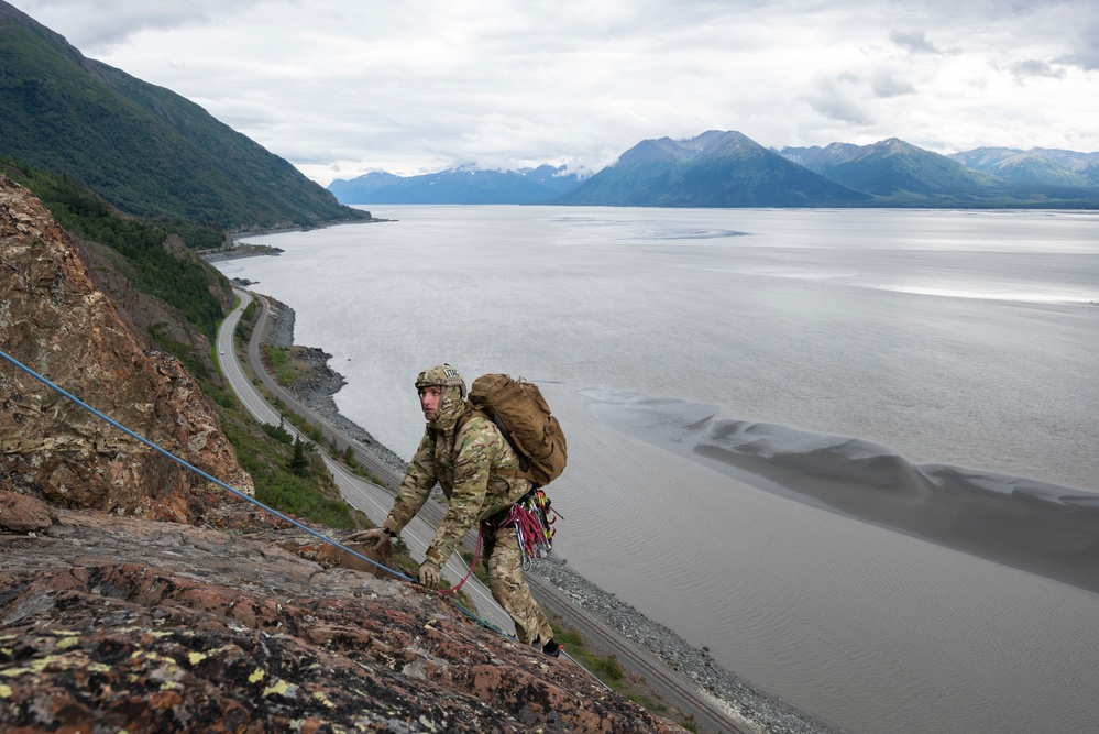 3rd ASOS TACPs conduct mountaineering training in Alaska