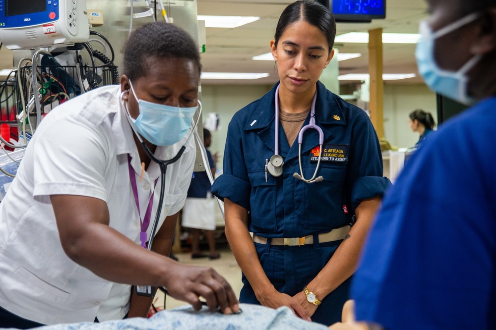 U.S. Navy Sailors, Solomon Islands nurses practice nursing skills aboard USNS Mercy