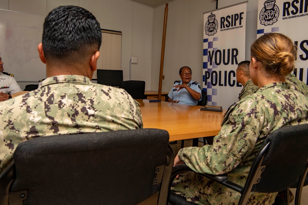 Pacific Partnership 2022 leaders visit Solomon Island Police Station