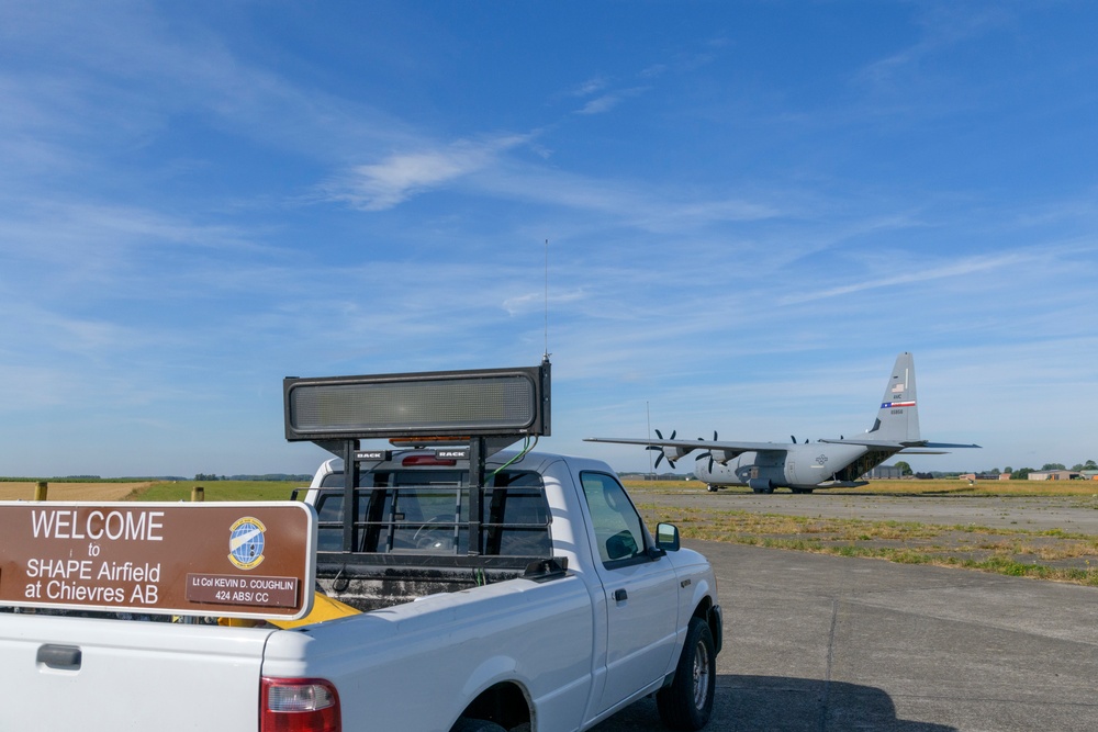 424th ABS Airmen Conduct Combat Offload, Method B